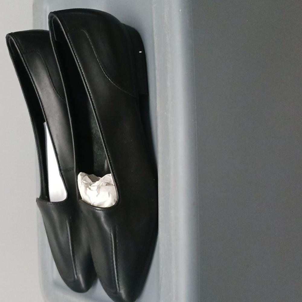 SHOES - Picture 4 of 6